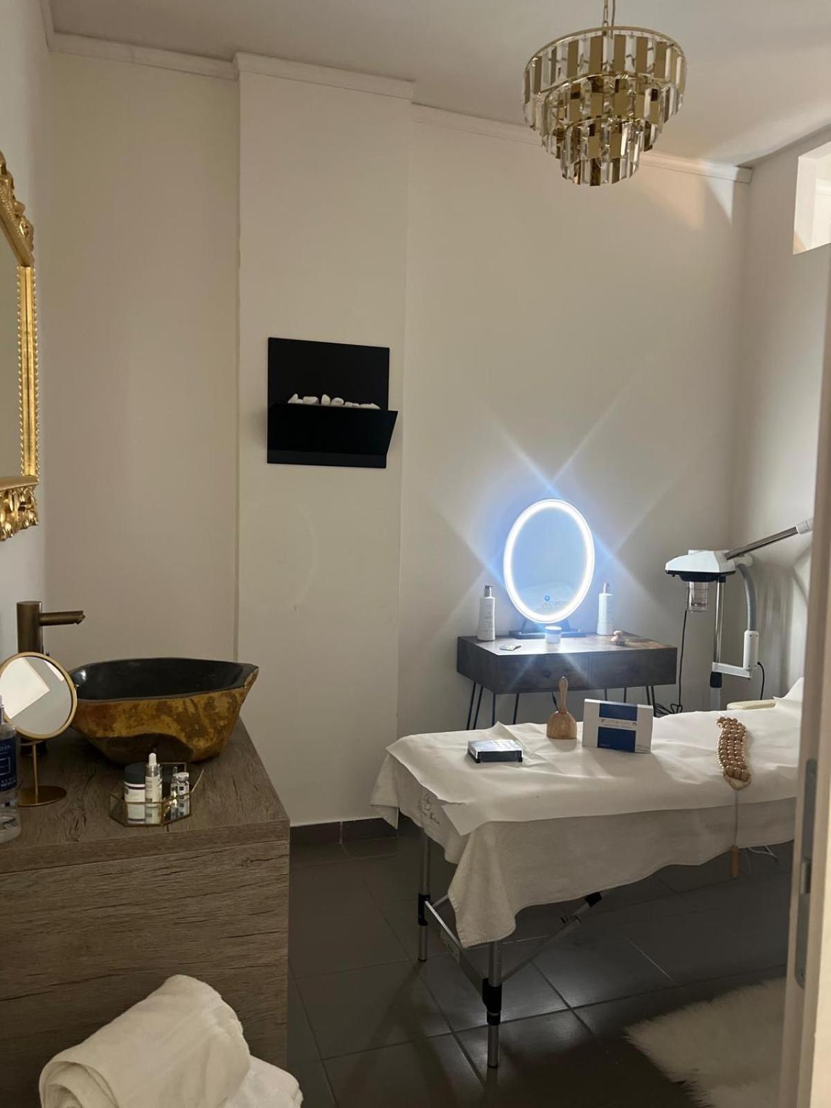 Femme Noir Luxury Spa Experience San Nicola La Strada Exterior foto